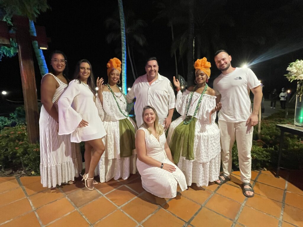 Agentes de viagens da festa com tema de réveillon no Transamerica Resort Comandatuba