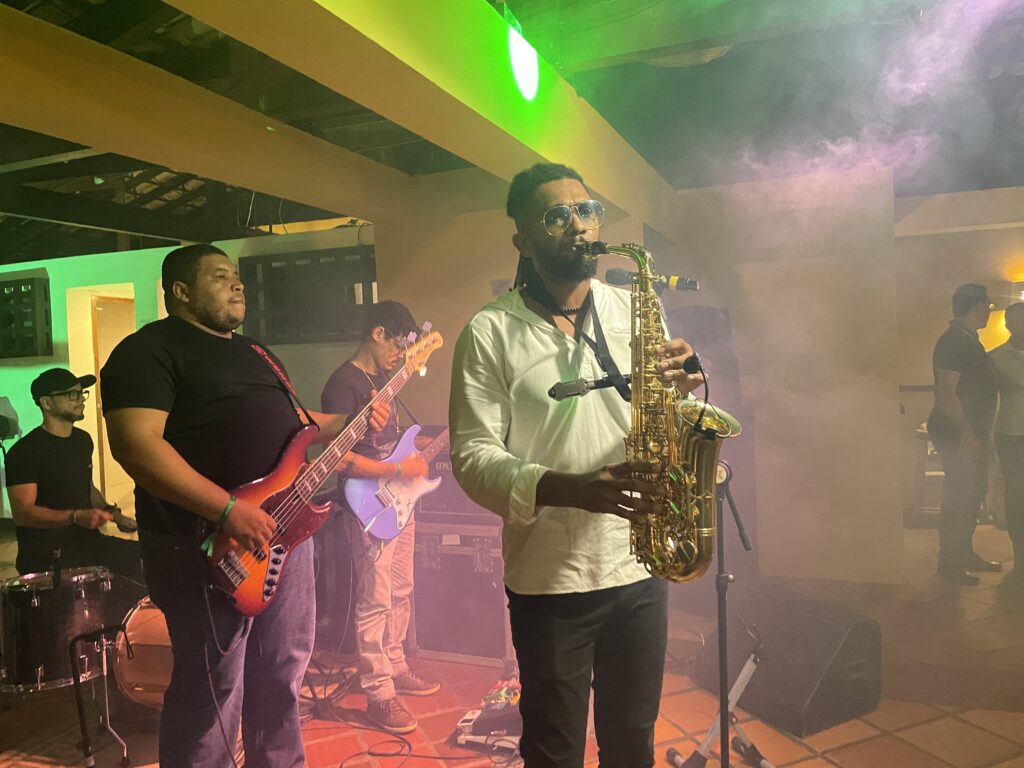 Apresentação musical na festa da ViagensPromo