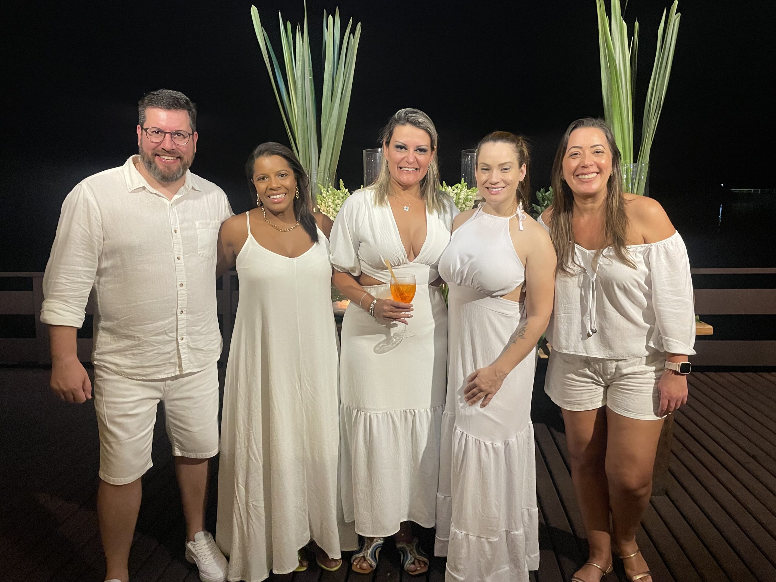 Renato Alves e Renata Leite da ViagensPromo com as agentes de viagens convidadas para o lançamento do VPremium Renato Alves e Renata Leite da ViagensPromo com as agentes de viagens convidadas para o lançamento do VPremium