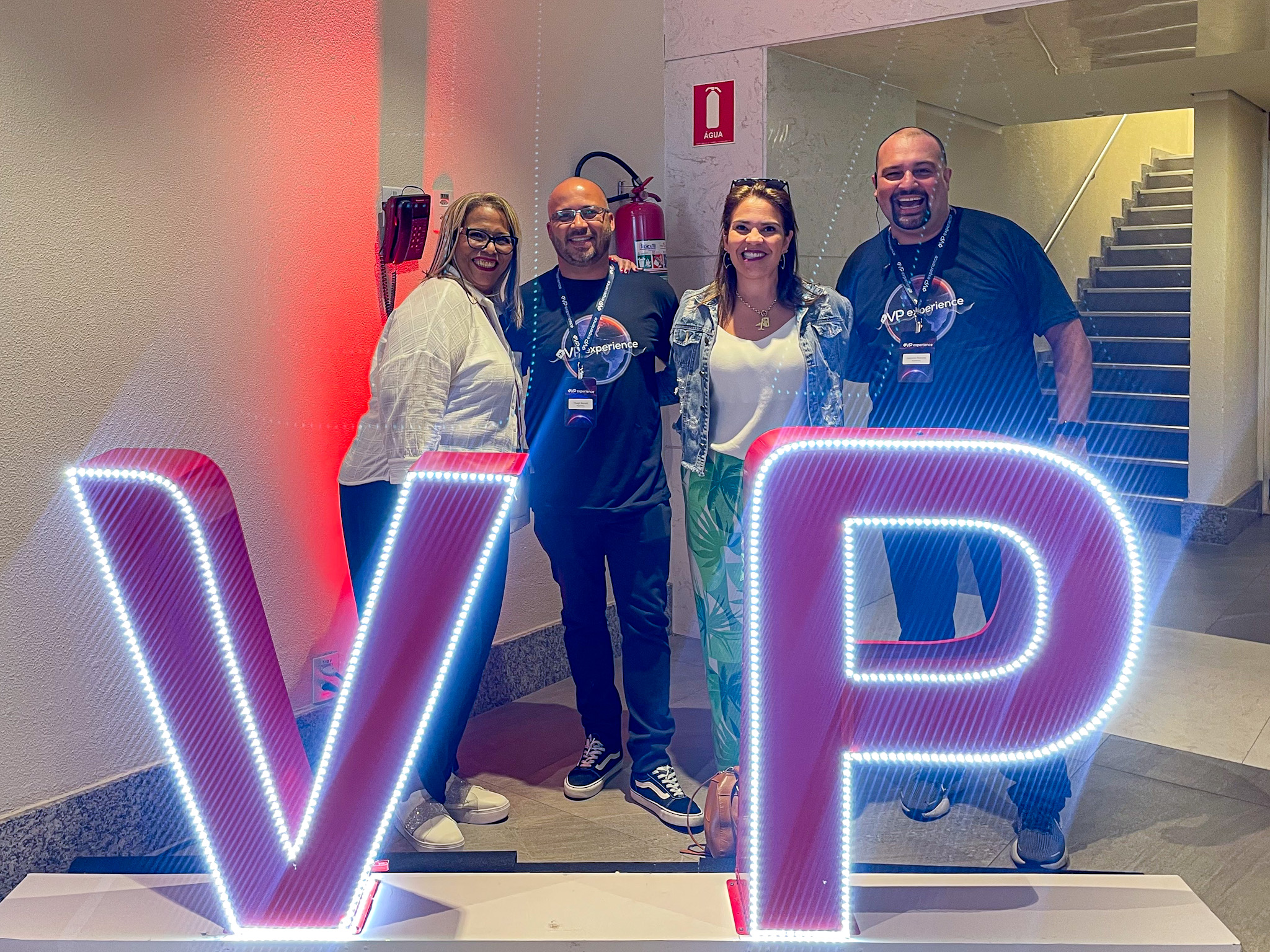 Leandro Roberto e Valter Onishi, da ViagensPromo, recepcionaram os agentes de viagens Leandro Roberto e Valter Onishi, da ViagensPromo, recepcionaram os agentes de viagens