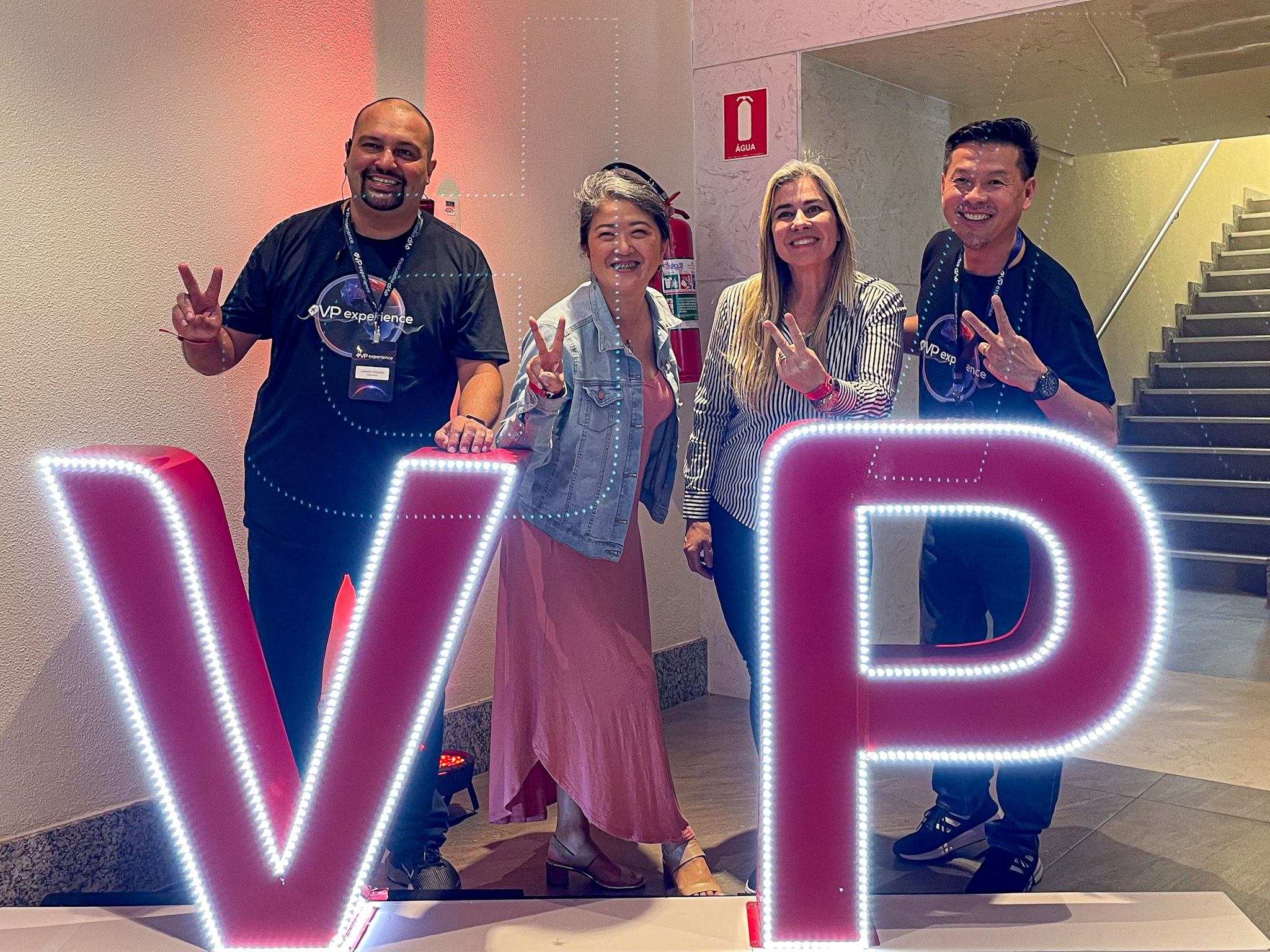 Leandro Roberto e Valter Onishi, da ViagensPromo, recepcionaram os agentes de viagens Leandro Roberto e Valter Onishi, da ViagensPromo, recepcionaram os agentes de viagens