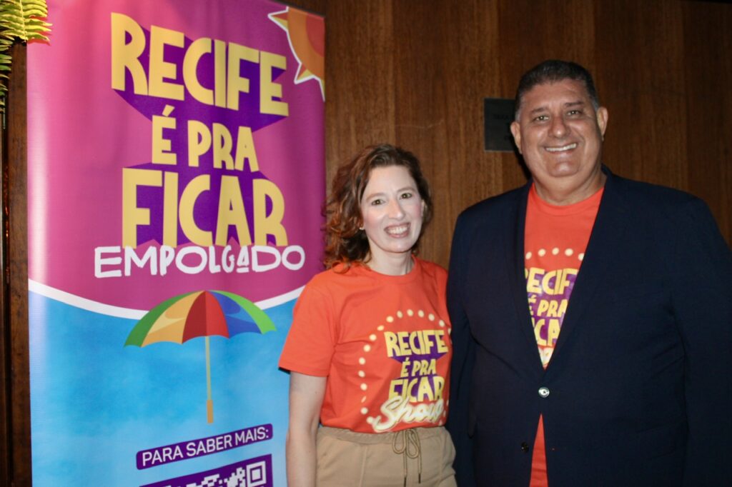 Gabriela Diaz, do Recife CVB, e Mustafá Dias, secretário executivo de Turismo do Recife
