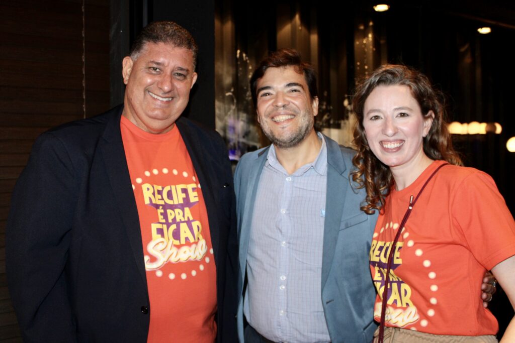 Marcelo Bento, da Aena Brasil, com Mustafá Dias, secretário executivo de Turismo do Tecife, e Daniela Diaz, do Recife CVB