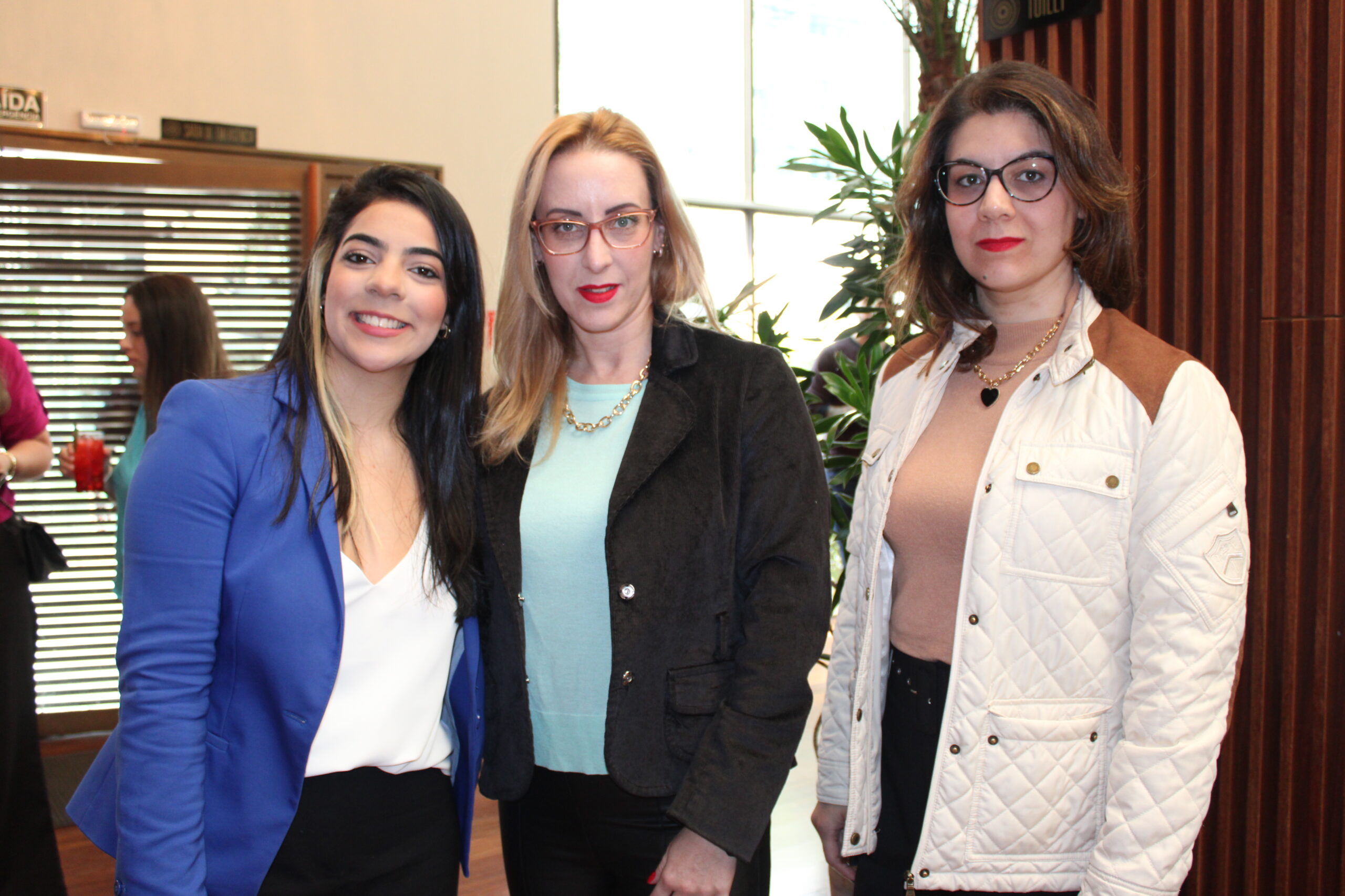 Gabriela Silva, da MSC, com Letícia e Lígia Maggi, Maggi Tur Gabriela Silva, da MSC, com Letícia e Lígia Maggi, Maggi Tur