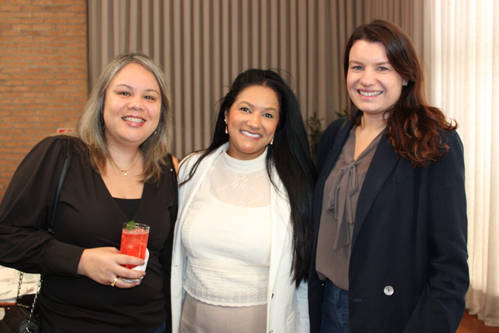 Débora Pandolfo e Eloísa Goda, da Abreu, com Cátia Ormundo, da MSC