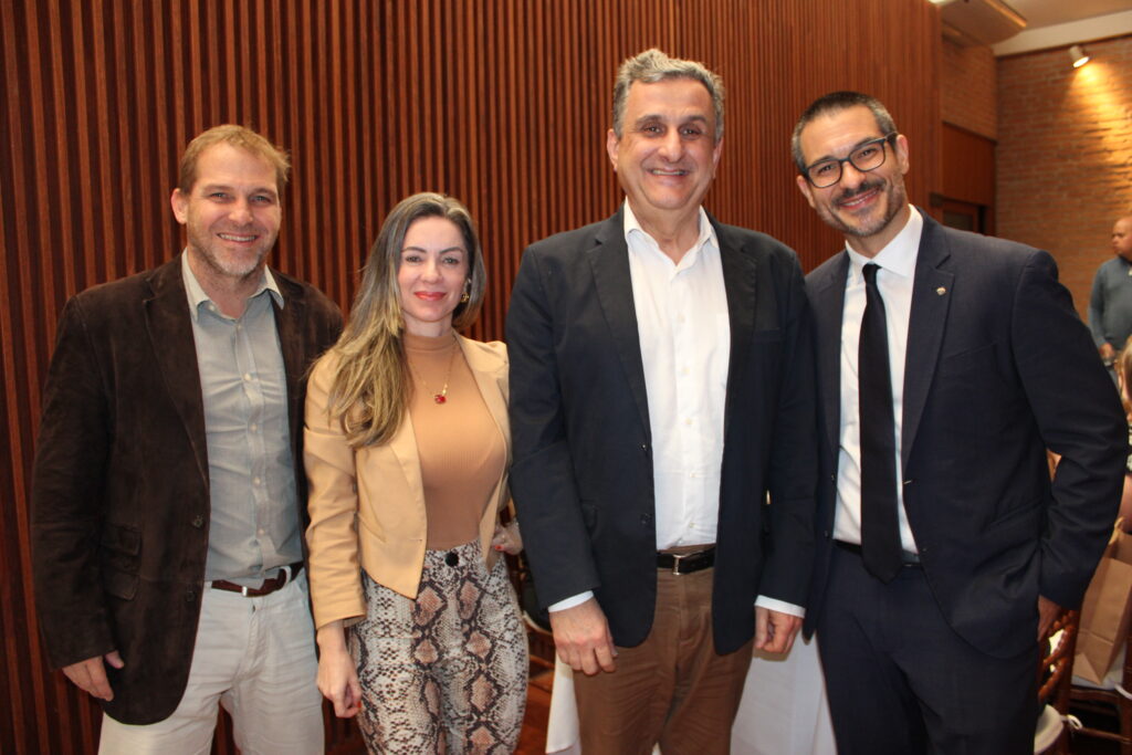 Luiz Vieira, da Krooze, Patrícia Graciano, da CVC, Claiton Armelin, da Agaxtur, e Ignacio Palácios, da MSC