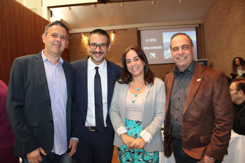 Maurício Lopes, da Fast Turismo, Ignacio Palácios, da MSC, Valéria Lopes, da Fast Turismo, e Orlando Palhares, da CVC