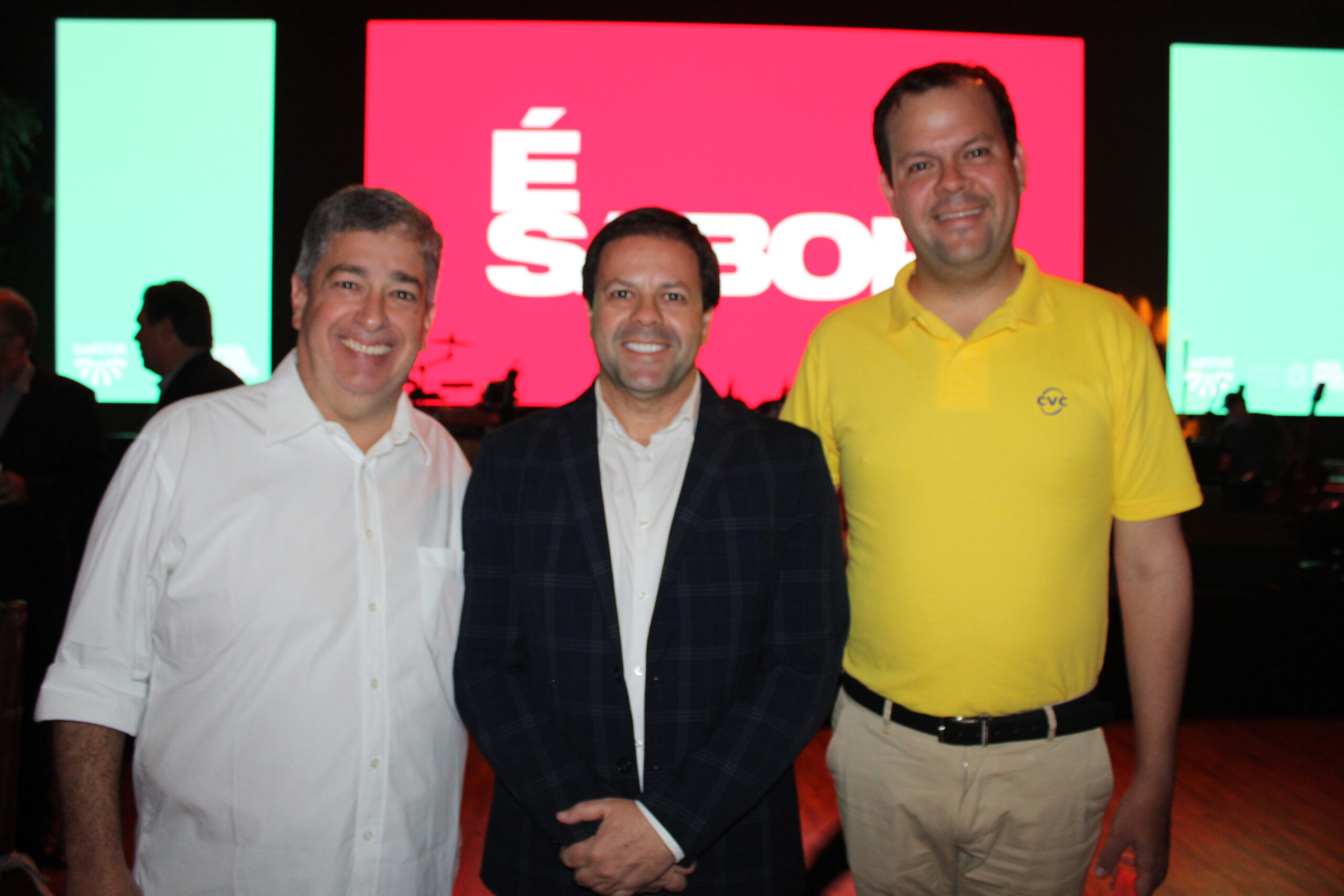 Otaviano Maroja, de Porto de Galinhas, Mário Pilar, secretário de Turismo de Ipojuca, e Rodrigo Galvão, da CVC Otaviano Maroja, de Porto de Galinhas, Mário Pilar, secretário de Turismo de Ipojuca, e Rodrigo Galvão, da CVC