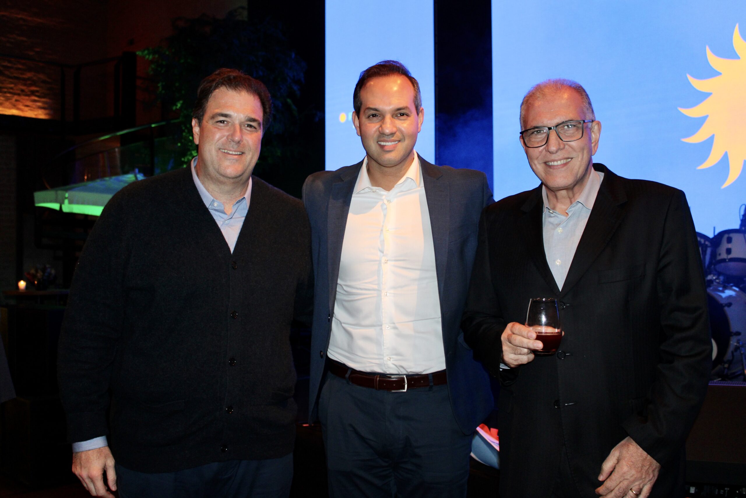 Frederico Loyo, da Mai Hotels, Marcus Simões, da Hotelbeds, e Carlos Eduardo, da Bancorbrás Frederico Loyo, da Mai Hotels, Marcus Simões, da Hotelbeds, e Carlos Eduardo, da Bancorbrás