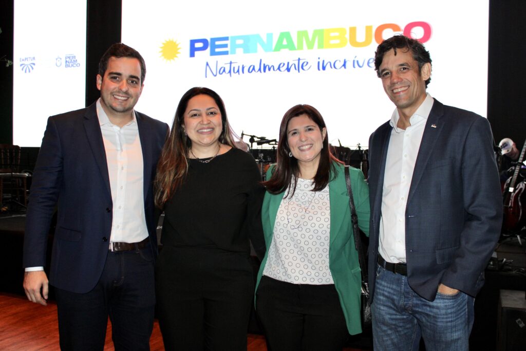 Eduardo Loyo, da Empetur, Suelda Vicente e Renata di Bernardo, da TAP, e Daniel Coelho, secretário de Turismo de Pernambuco