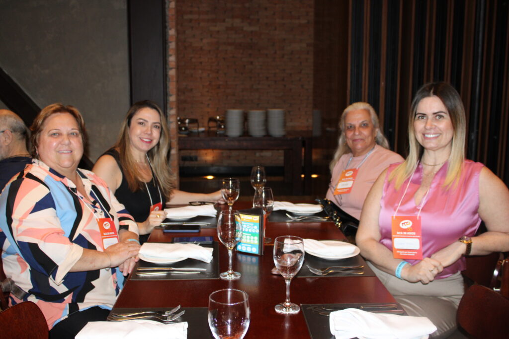 Silvana Beraldo, Claudia Lino e Luzia Rainieri, da Gatetour Viagens, e Verônica Ximenes