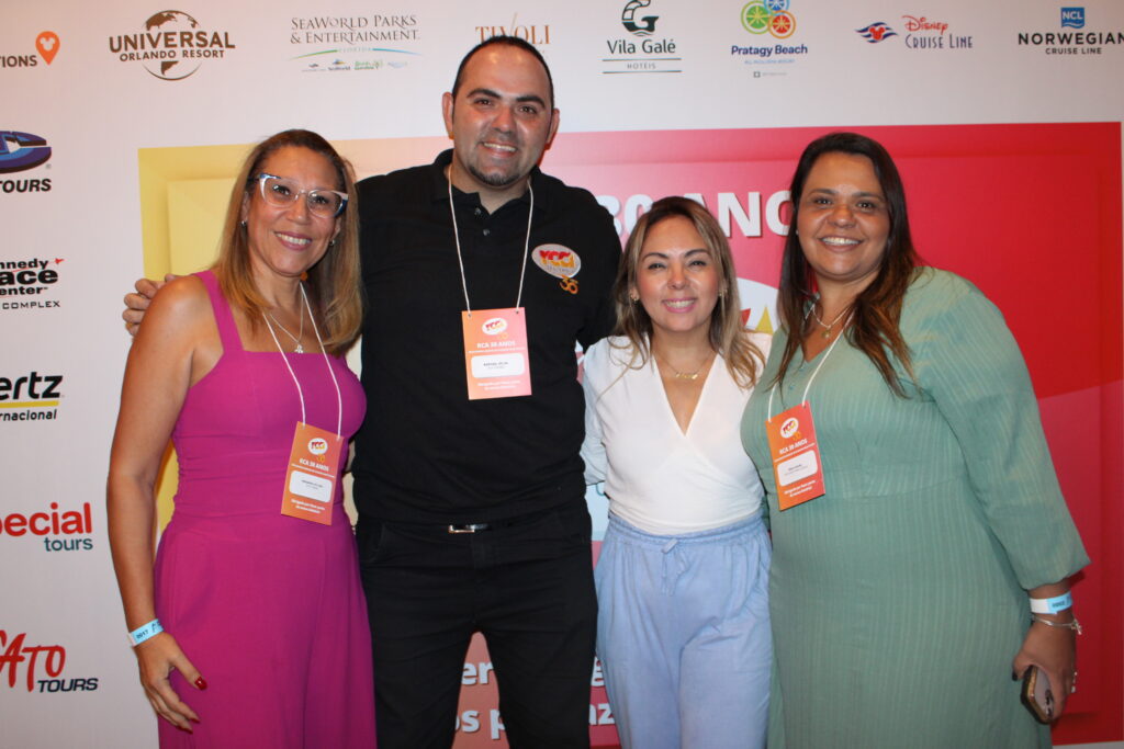 Raphael Silva, da RCA, com Rosangela de Lima, da Total Turismo, Fabiana Souza, da Lopes Tur, e Erika Suriani, da House Decor Travel