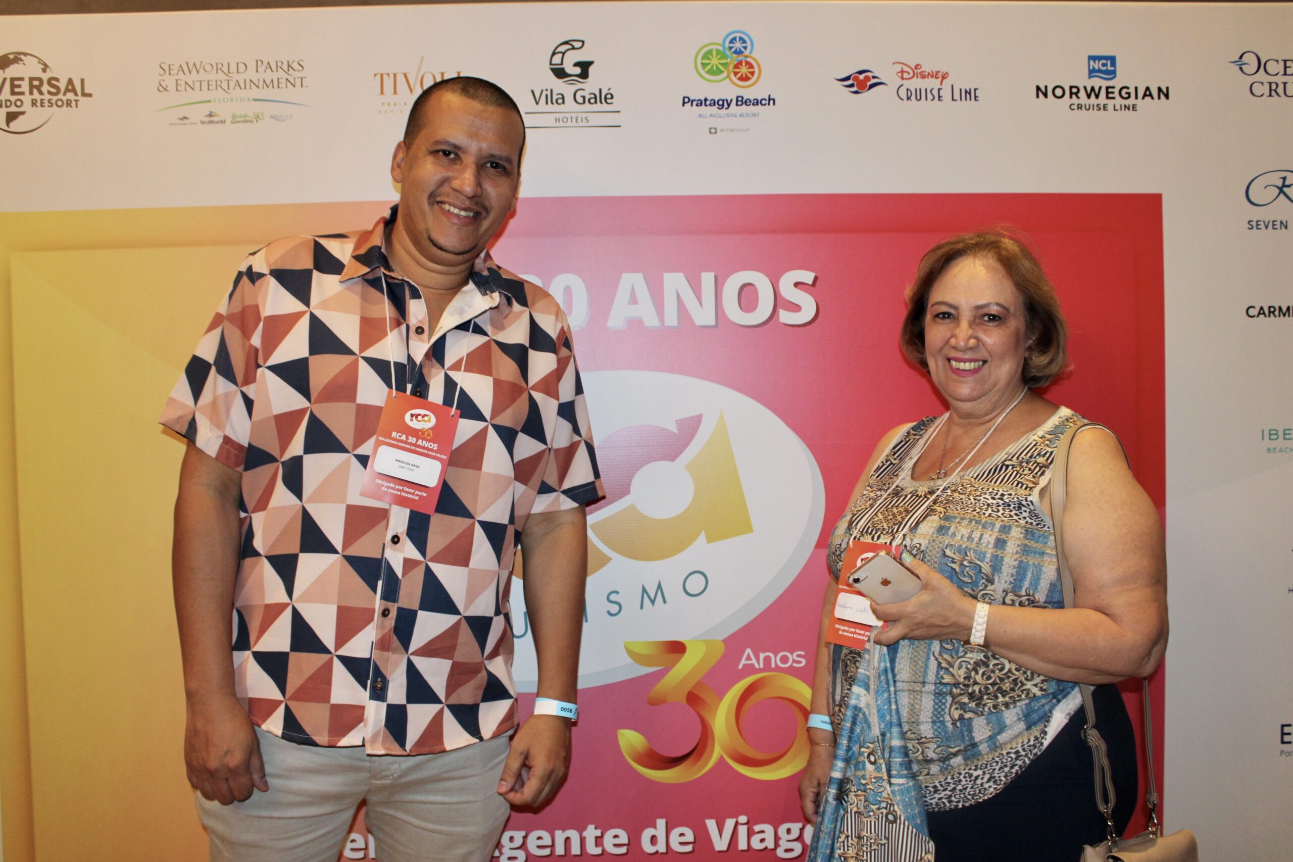 Marcos Reis, da Gaby Tour, com Roseleine Lo Re Sápia, da Belle Voyage Marcos Reis, da Gaby Tour, com Roseleine Lo Re Sápia, da Belle Voyage
