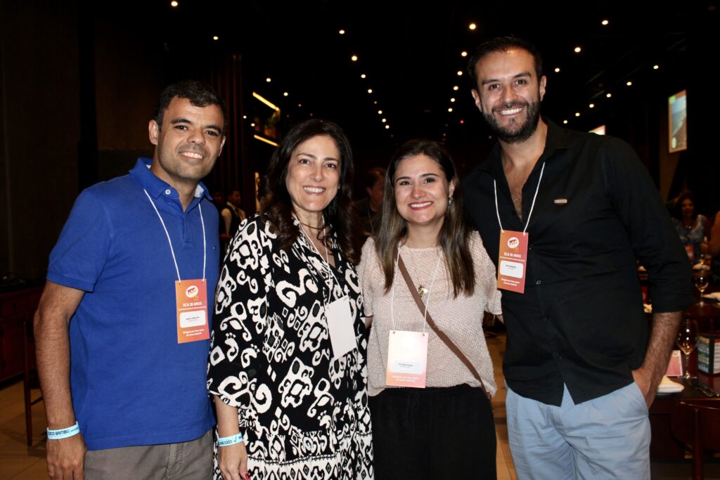 Renato Gonçalves e Gabriella Cavalheiro, da Universal, Juliana Bodin, do SeaWorld, e Neto Fernandes, do Visit Orlando