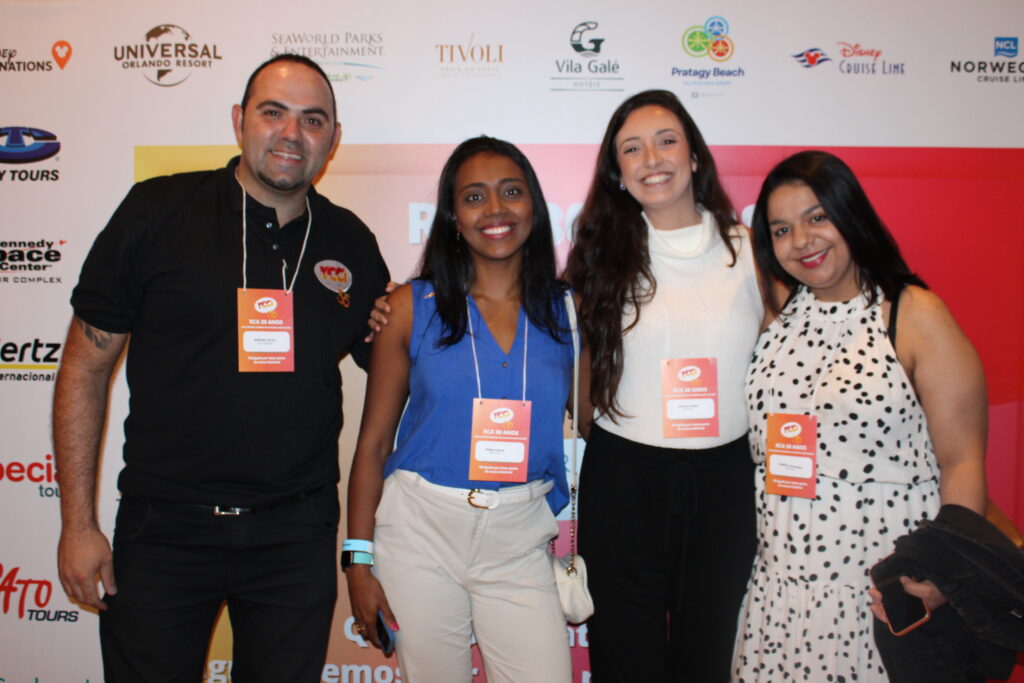 Raphael Silva, da RCA, com Isabela Rocha, Patrícia Lemos e Gabriela Dickmann, do Grupo Wish