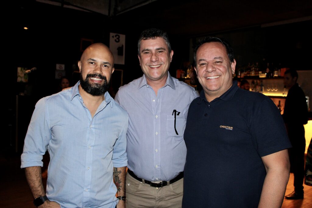 Fabiano Araújo, da RCA, Adriano Soares, de Aruba, e Davis Camargo, da Orinter