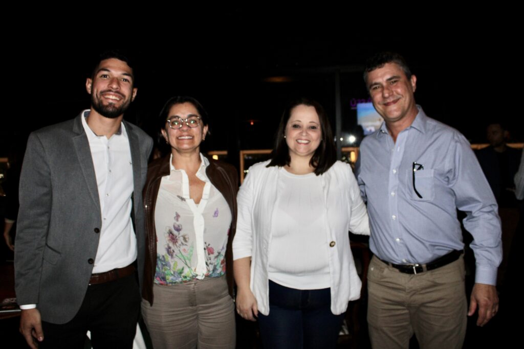 Daniel Melo, de Aruba, Lucila Fernandes e Edna Silva, da Abreu, e Adriano Soares, de Aruba