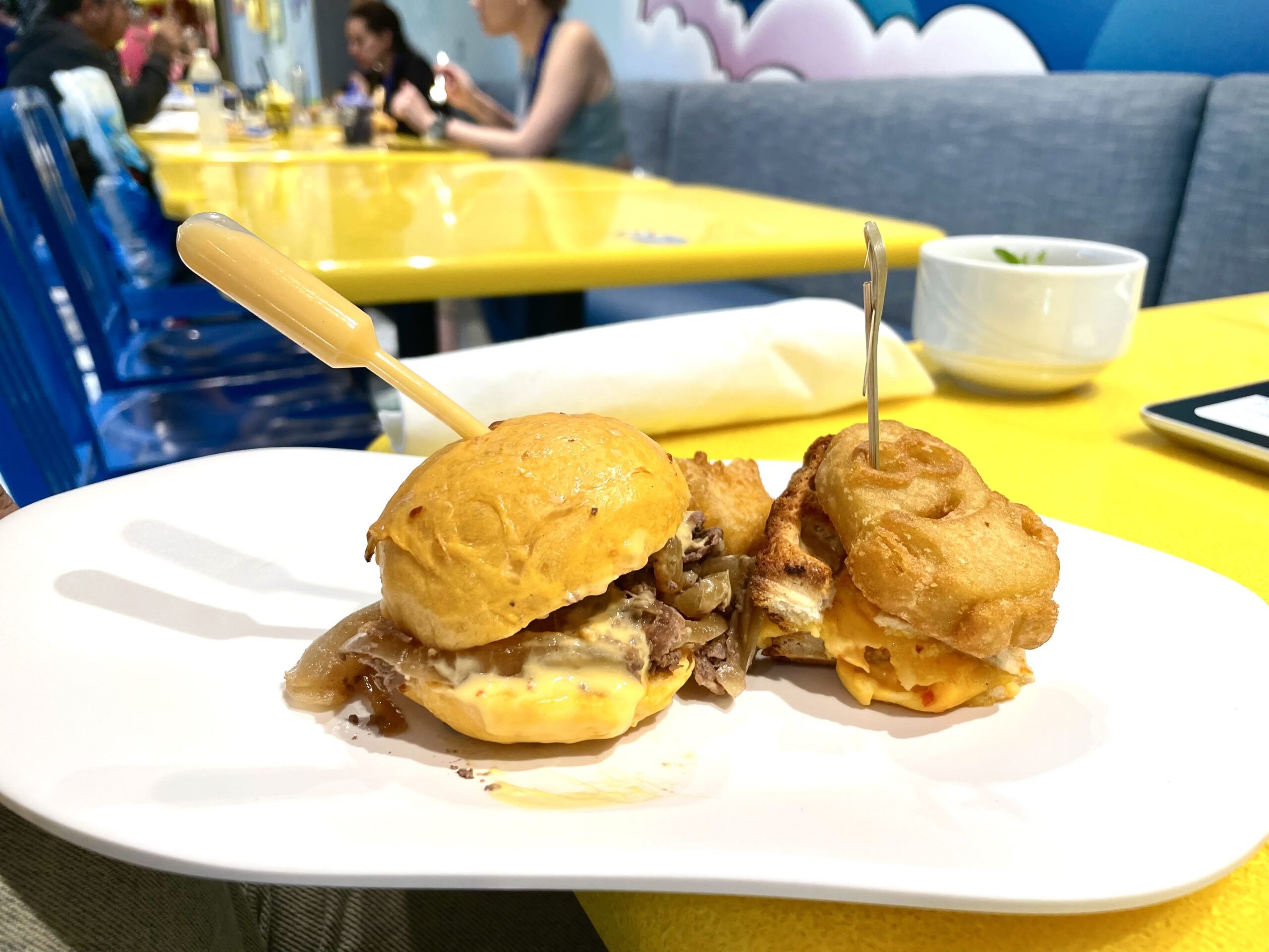 Mini Steak & “Cheese Ray” Sandwich e Mini Boss’ Mega Melt Mini Steak & “Cheese Ray” Sandwich e Mini Boss’ Mega Melt