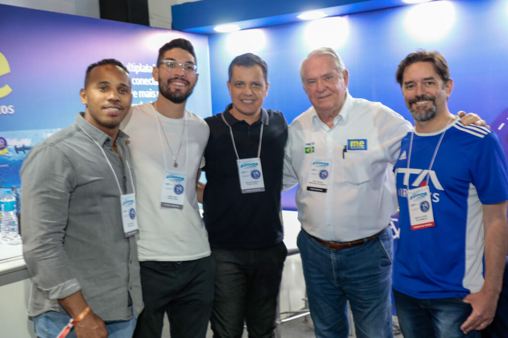 Jean Carlos, Hotel Lopesan, Daniel Melo, da Vitrine Global, Carlos Barbosa, Aruba Vitrine Global, Roy Taylor, do M&E, e Diego Lopes, da ITA Airways