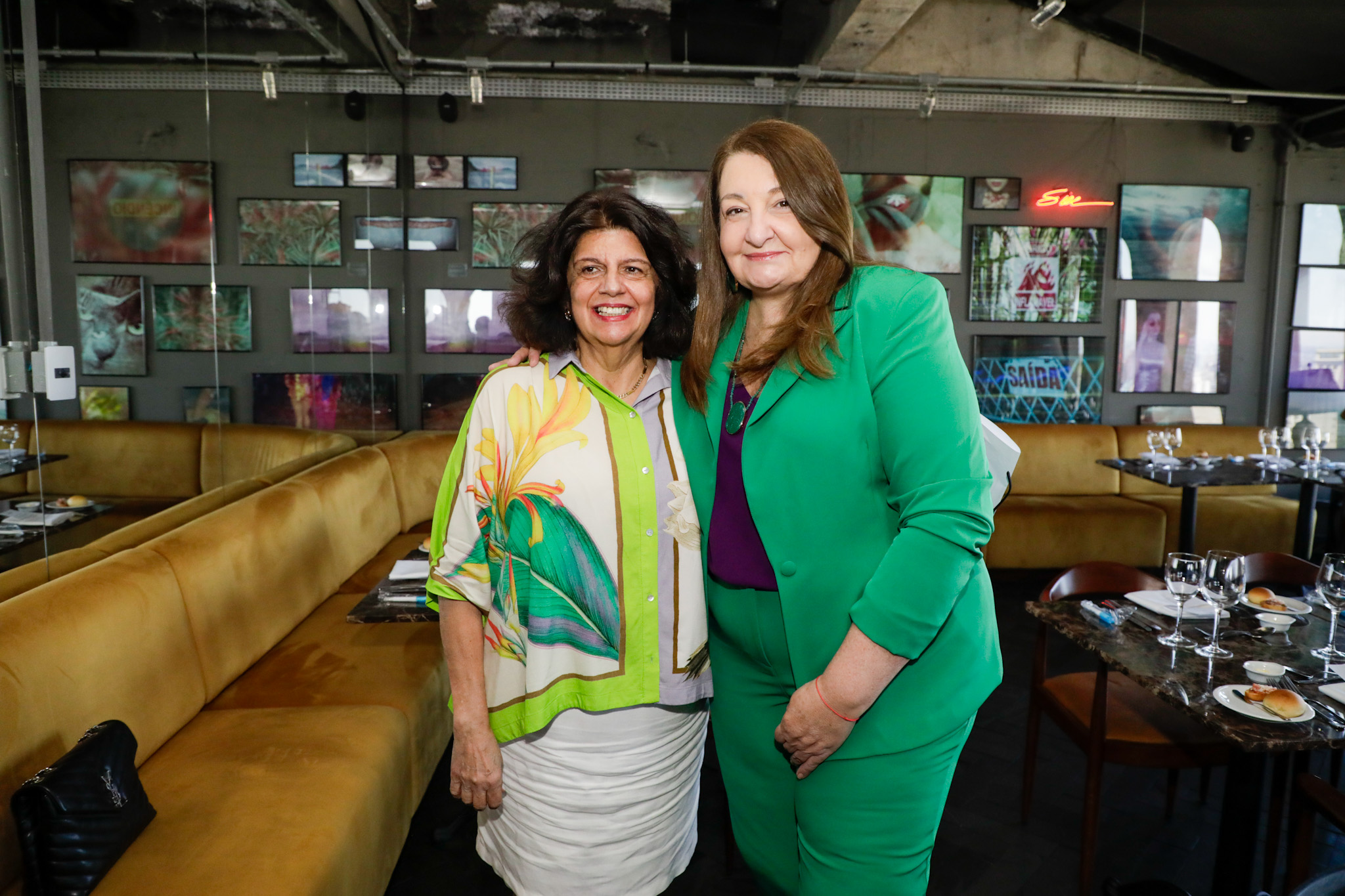 Jussara Haddad, do consulado americano, e Magda Nassar, presidente da Abav Nacional Jussara Haddad, do consulado americano, e Magda Nassar, presidente da Abav Nacional