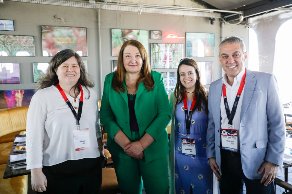 Jussara Hara e Magda Nassar, da Abav Nacional, com Juliana Assumpção e Fernando Santos, da Abav-SP Aviesp