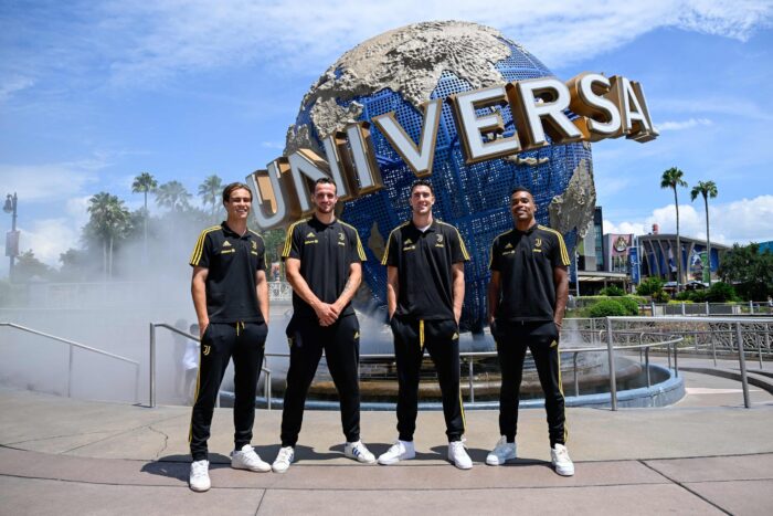 Juventus at Universal Orlando Resort scaled e1691001486192 Jogadores do Juventus visitam o Universal Orlando antes de clássico na Florida Cup