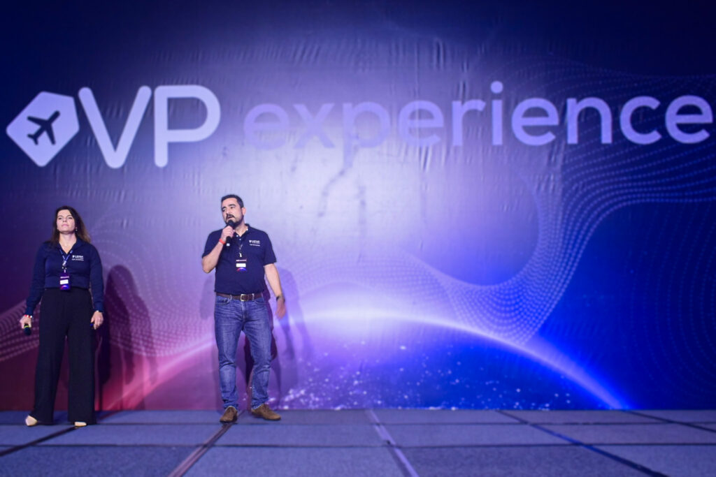 Executivos da Latam em apresentação no VP Experience