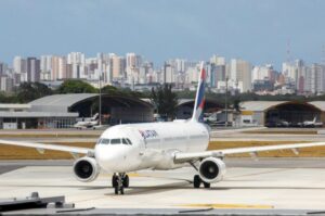 Latam lidera pontualidade e transporta 1,6 milhão de passageiros em Congonhas no 1T24