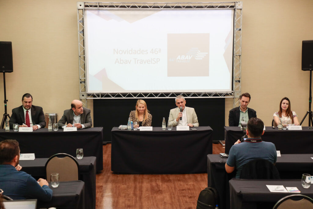 Agenor Bertoni, da GTA, Antônio Dias, diretor executivo Royal Palm, Alexandra Caprioli, secretária de Cultura e Turismo de Campinas, Fernando Santos, presidente da Abav-SP Aviesp, Bruno Waltrick, vice-presidente da Abav-SP Aviesp, e Juliana Assumpção, diretora de Negócios da Abav-SP Aviesp