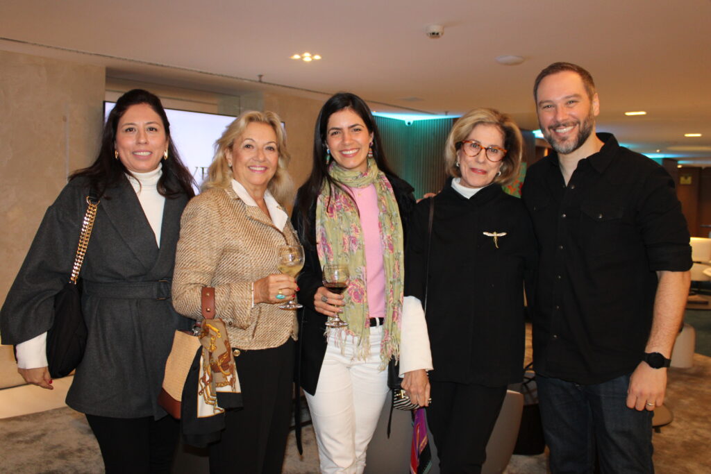 Liz Rada, da R11, Cecilia Rosa, da Monreal Tours, Shimene Asanuma, da Qualitours, Angella Belluco, da SeaDream, e Marco Ferrer, da Goya Travel