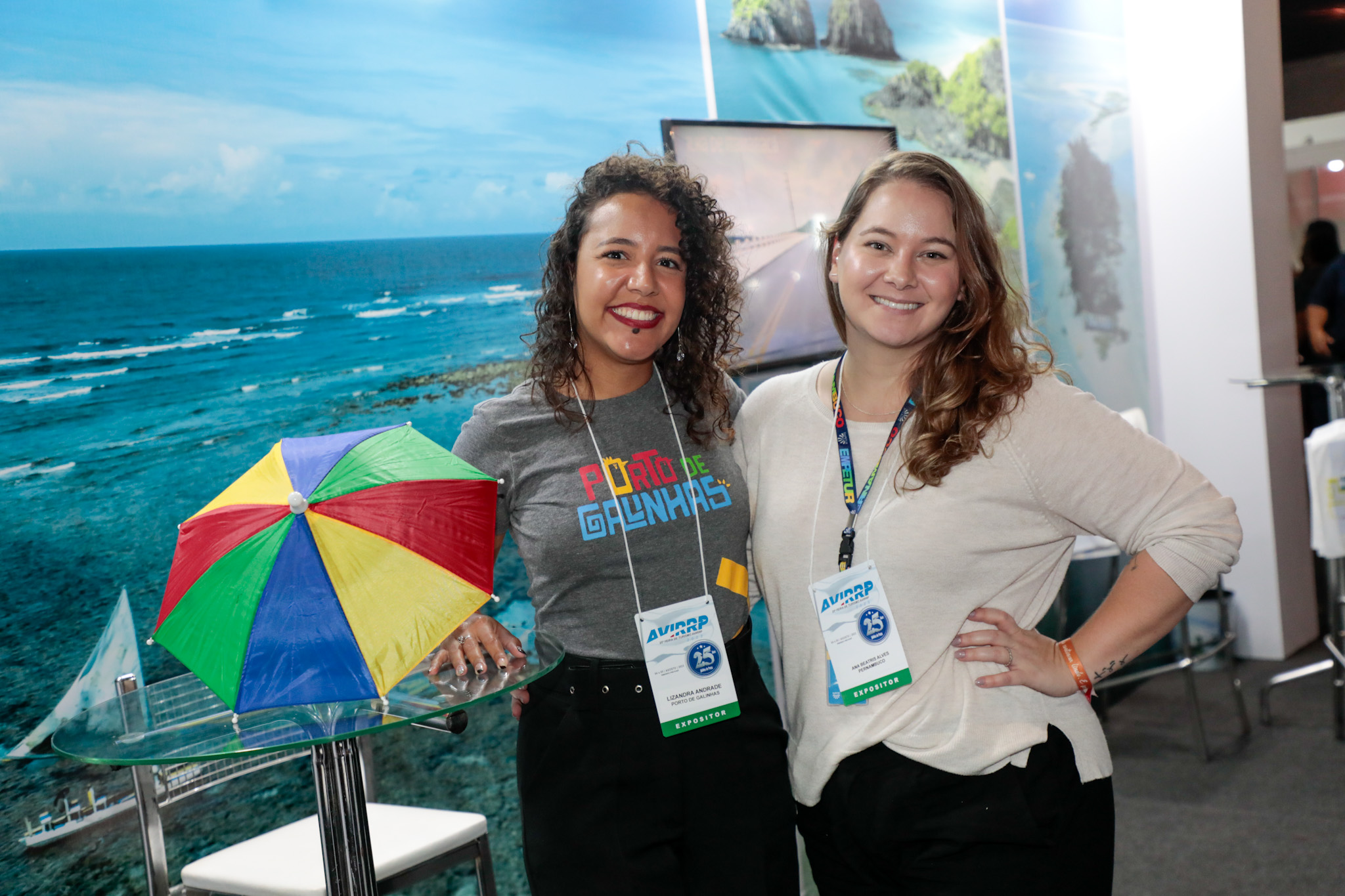 Lizandra Andrade, de Porto de Galinhas, e Ana Beatriz Alves, da Empetur Lizandra Andrade, de Porto de Galinhas, e Ana Beatriz Alves, da Empetur