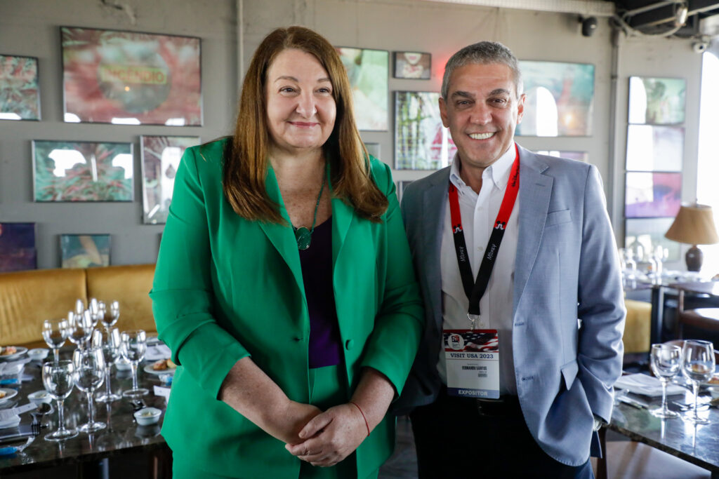 Magda Nassar, presidente da Abav Nacional, e Fernando Santos, presidente da Abav-SP Aviesp