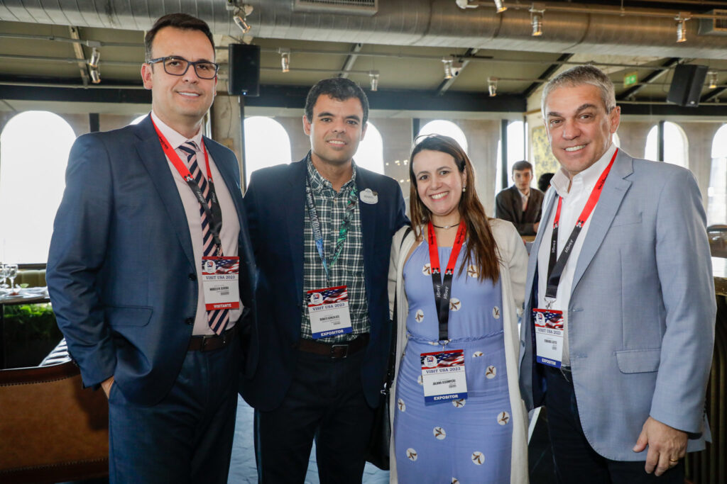 Marcelo Oliveira, Renato Gonçalves, da Universal, e Juliana Assumpção e Fernando Santos, da Abav-SP Aviesp