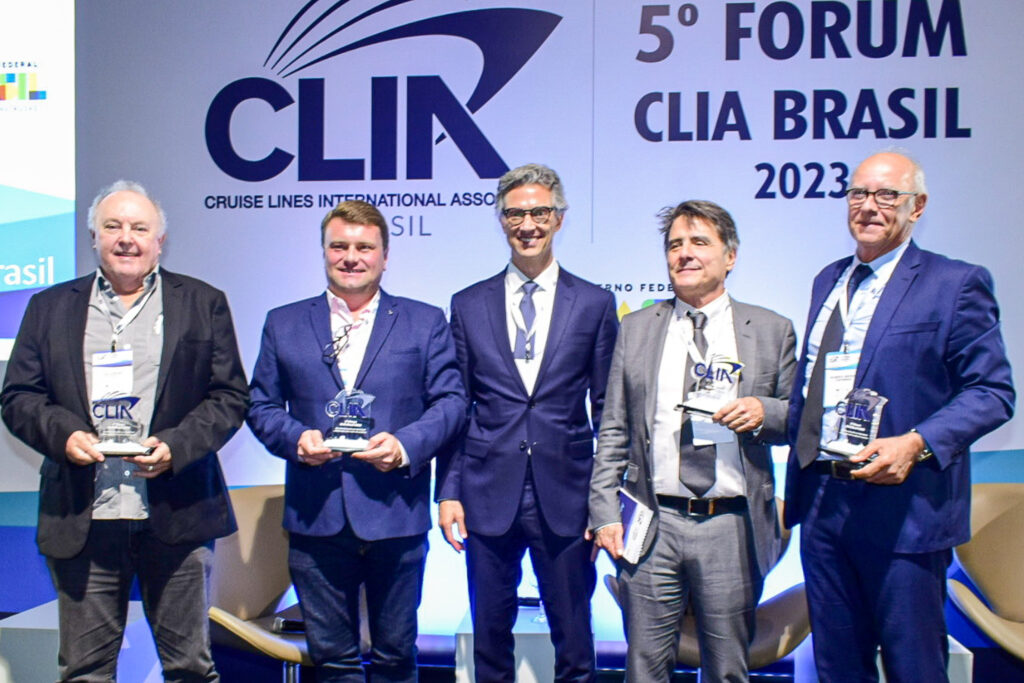 Marco Ferraz, presidente da Clia Brasil com painelistas convidados