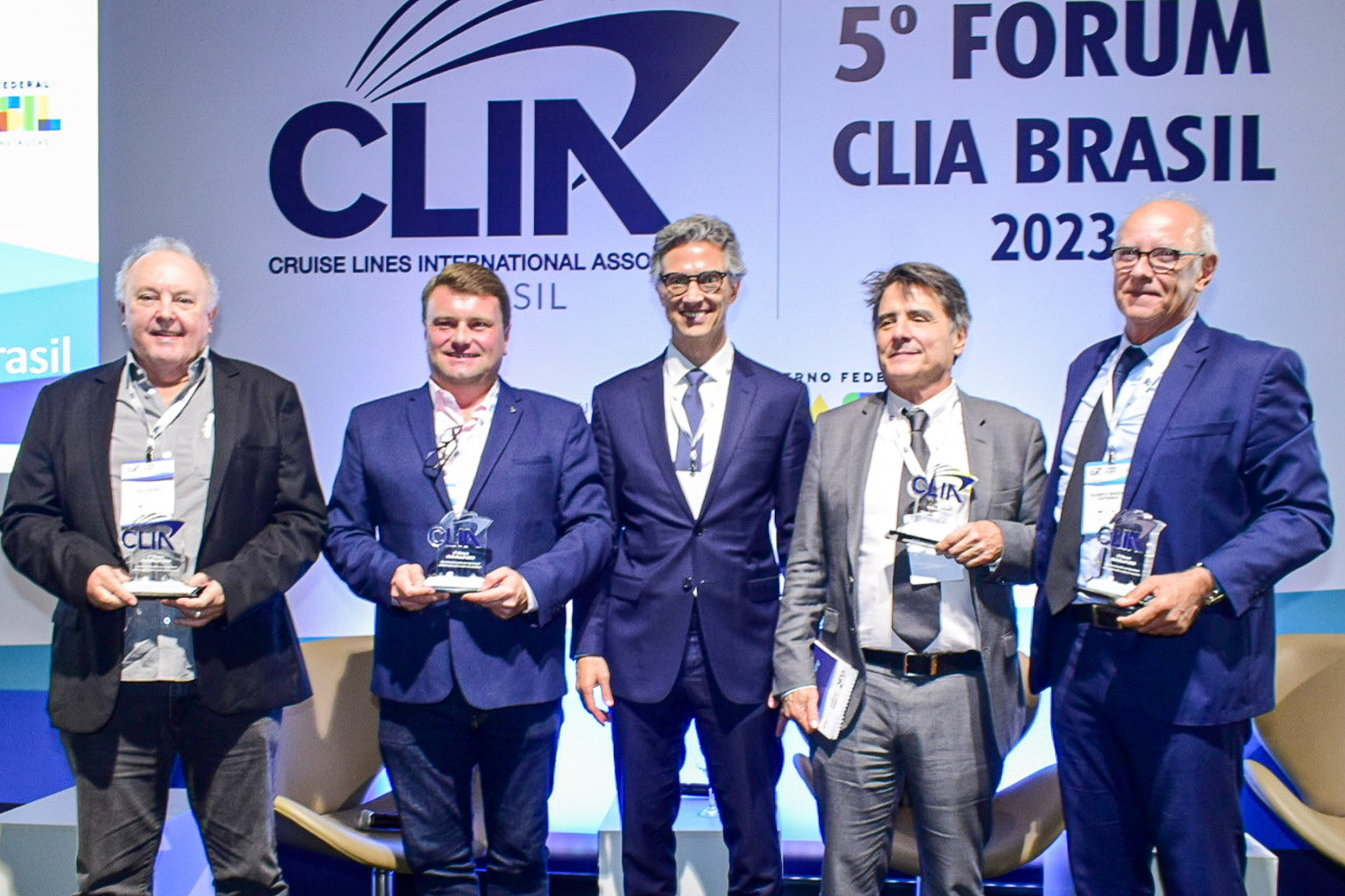 Marco Ferraz, presidente da Clia Brasil com painelistas convidados Marco Ferraz, presidente da Clia Brasil com painelistas convidados