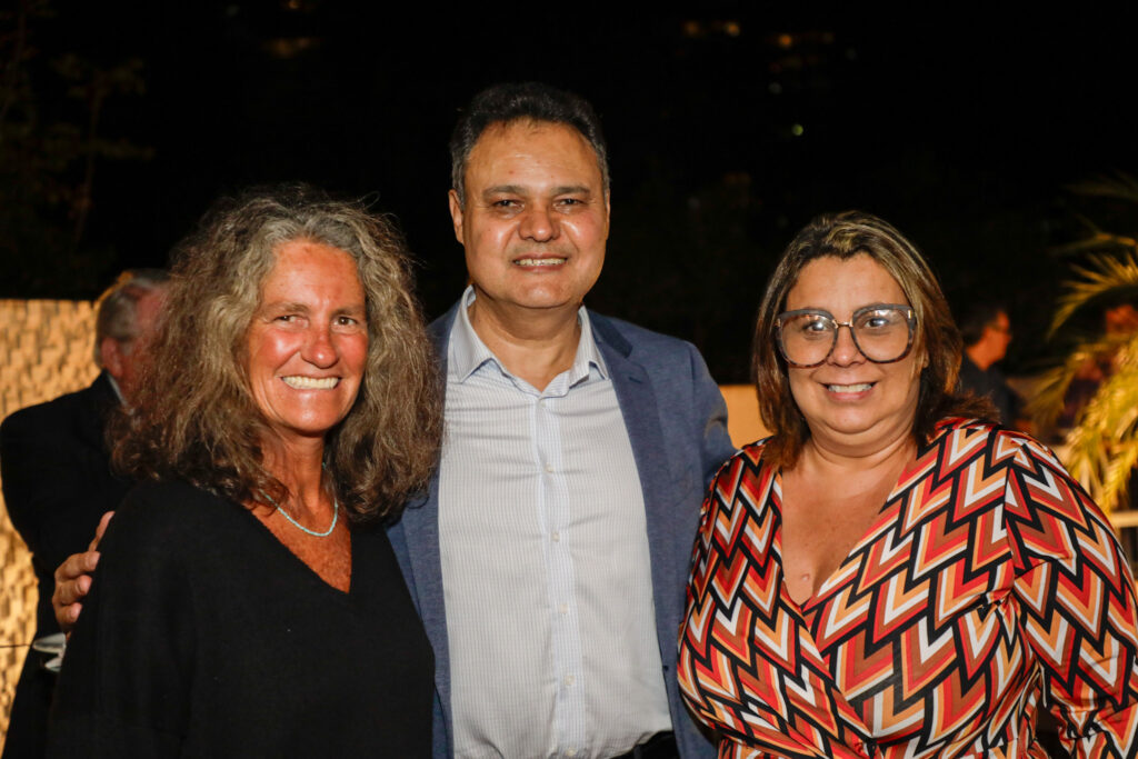 Mari Masgrau, do M&E, Assis Leite, presidente da Avirrp, e Michele Leite, do Hotel Cdesign