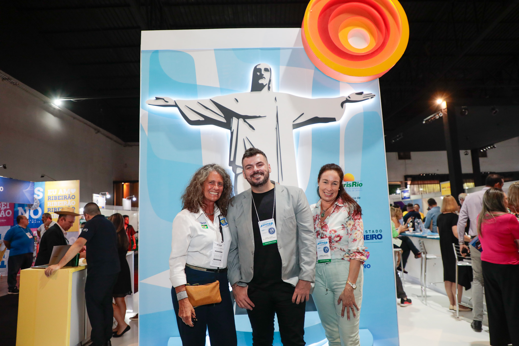 Mari Masgrau, do M&E, Rafael Castro, secretário de turismo de Saquarema, e Daniele Mazzeo, da Setur-Saquarema Mari Masgrau, do M&E, Rafael Castro, secretário de turismo de Saquarema, e Daniele Mazzeo, da Setur-Saquarema