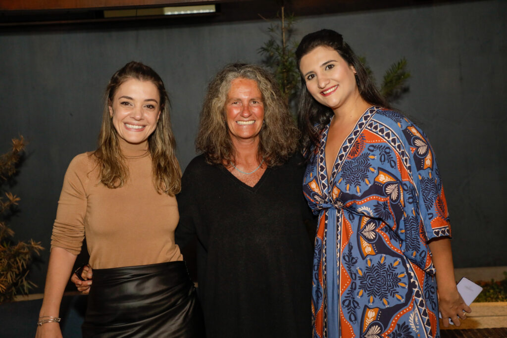 Mari Masgrau, do M&E, entre Ana Carolina Rocha e Julianna Chaud, do Hotel Tryp by Wyndham