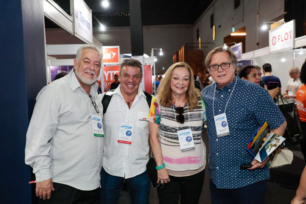 Michael Barkoczy, da ETS, Cleiton Feijó, da Primexp Travel & Experiences, Cléo Ickowicz, Mandala Tours, e Mauricio Vianna, das Ilhas Cayman