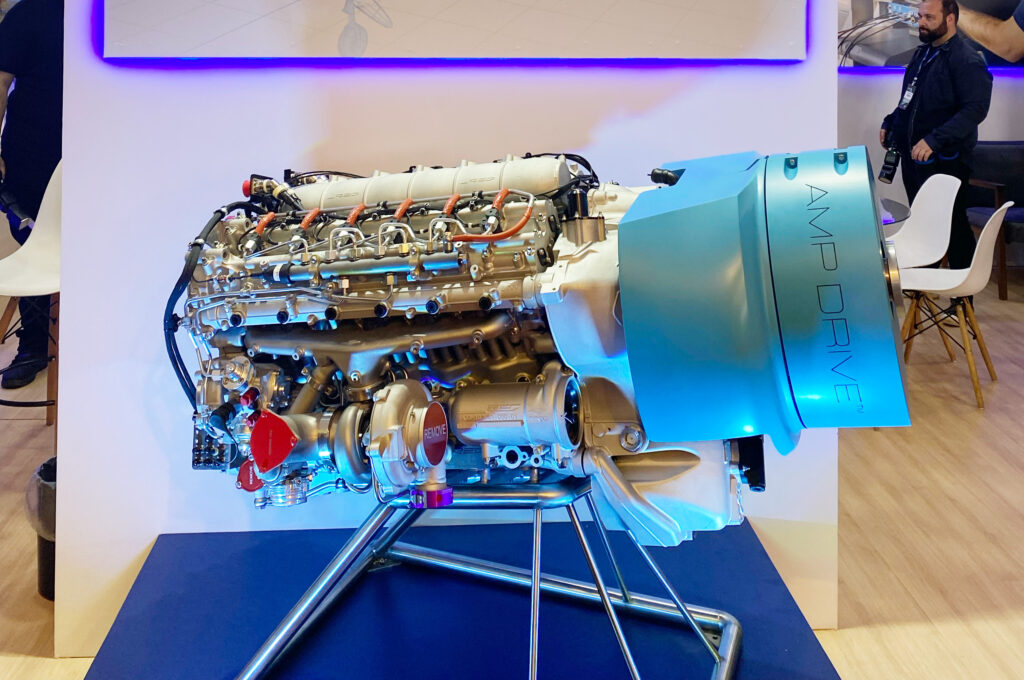 Motor hibrido eletrico Azul Conecta apresenta novo motor híbrido-elétrico na Labace 2023
