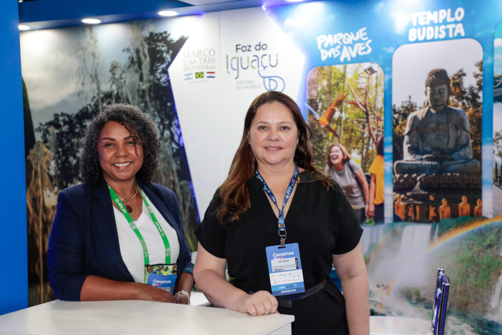 Neumari Cristhine, e Célia Andrade, do marketing da Secretaria de Turismo de Foz do Iguaçu