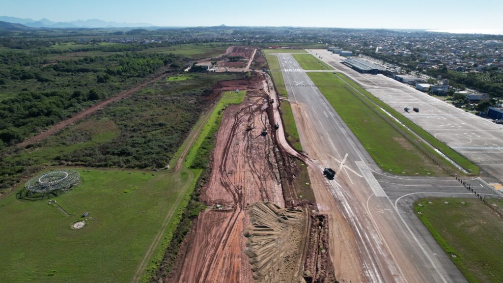 Obra nova pista Aeroporto Macae Divulgacao Aeroporto de Macaé (RJ) vai operar com duas pistas após conclusão da obra