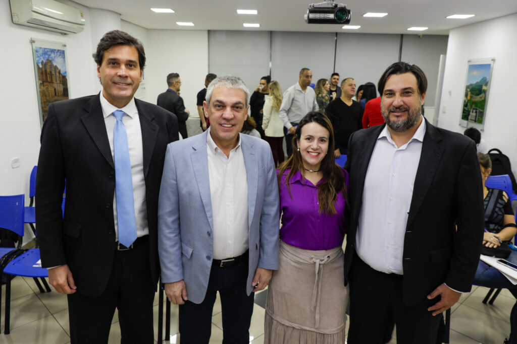 Rogério Esteves, da GTA, Fernando Santos, presidente da Abav-SP Aviesp, Juliana Assumpção, diretora executiva da Abav-SP Aviesp, e Agenor Bertoni, da GTA