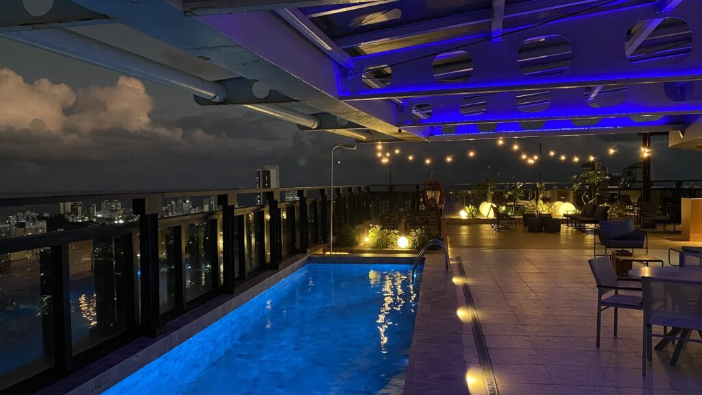 Hotel Intercity Salvador inaugura rooftop no 27º andar Hotel Intercity Salvador inaugura rooftop no 27º andar