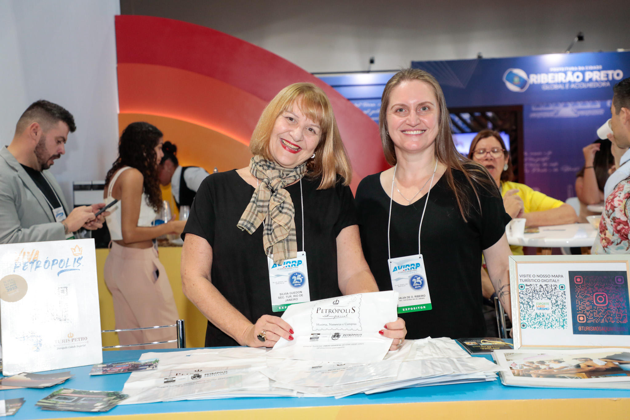 Silvia Guedon e Dalva Ribeiro, da Setur-Petrópolis Silvia Guedon e Dalva Ribeiro, da Setur-Petrópolis