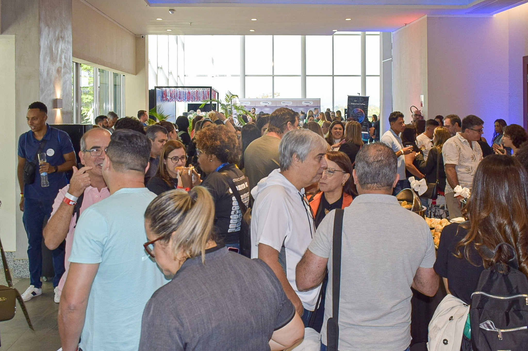 Um café da manhã foi servido para cerca de 600 agentes de viagens Um café da manhã foi servido para cerca de 600 agentes de viagens