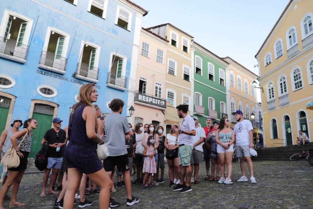 Visitantes no Pelourinho Foto Tatiana Azeviche SeturBA Atividades turísticas na Bahia mantêm tendência de crescimento em 2023