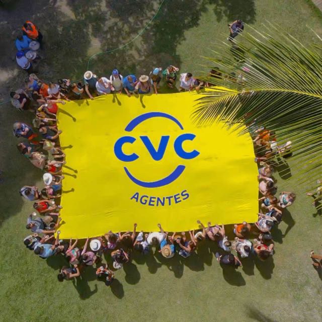 Os agentes de viagens aproveitaram um day use no beach club Paradiso Os agentes de viagens aproveitaram um day use no beach club Paradiso