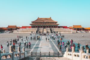 De acordo com estimativa da ONU, 1,4 bilhão de turistas viajaram para o exterior no ano de 2024