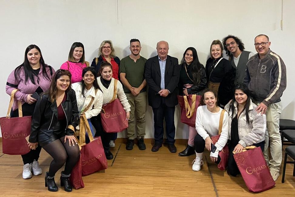 Secretaria de Turismo de Gramado (RS) recebe agentes de viagem do Paraguai Secretaria de Turismo de Gramado (RS) recebe agentes de viagem do Paraguai